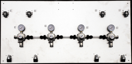 Panele montażowe wykonane ze stali chromowo-niklowej Konstrukcja obejmująca uchwyty ścienne bez zaworu odcinającego MICRO MATIC